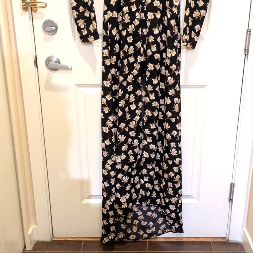 3/$30 EUC Lioness S Black & White Floral Long Sleeve Romper with Maxi Overskirt - Picture 4 of 9